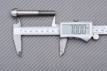 Vis d'étriers de Frein Radiaux en Titane / Inox pour SUZUKI M10 X P1.25 X 70 MM Vis d'étriers de Frein Radiaux en Titane / Inox pour SUZUKI M10 X P1.25 X 70 MM