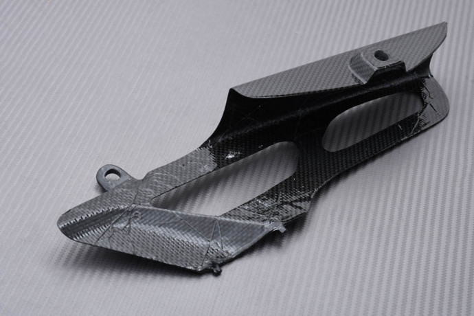 Carbon chain guard Akrapovic SUZUKI GSXR 1000 2005 - 2006 Carbon chain guard Akrapovic SUZUKI GSXR 1000 2005 - 2006