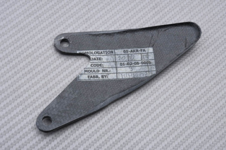 Protección Talonera derecha en carbono Akrapovic YAMAHA YZF R1 2007 - 2008