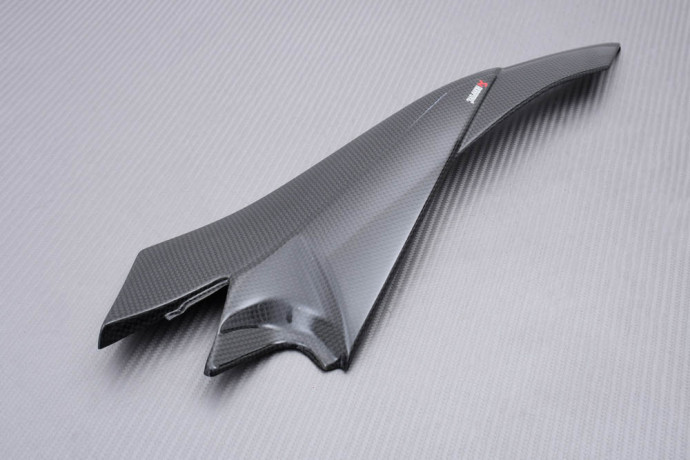 Carbon left underside tank cover Akrapovic SUZUKI GSXR 600 / 750 2008 - 2010 Carbon left underside tank cover Akrapovic SUZUKI GSXR 600 / 750 2008 - 2010