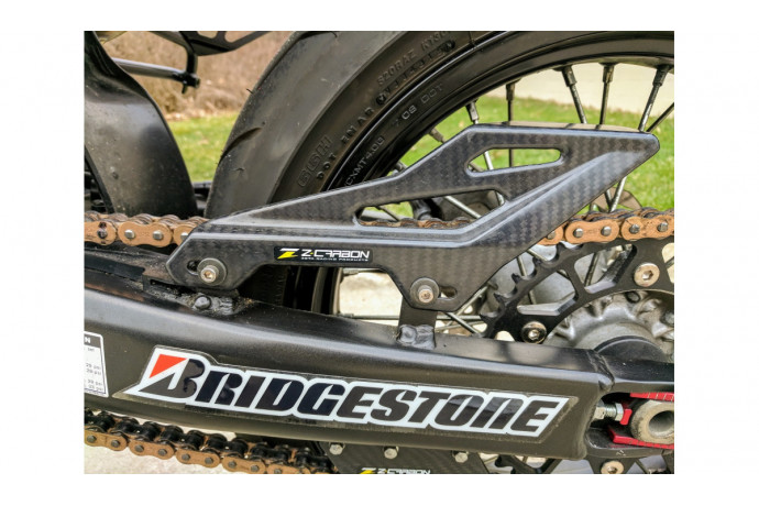 Protezione catena in carbonio Z-CARBON HONDA XR 250 / YAMAHA WR 250 R / X / SEROW 250 1995 - 2017 REF : ZC35-2206 Protezione catena in carbonio Z-CARBON HONDA XR 250 / YAMAHA WR 250 R / X / SEROW 250 1995 - 2017 REF : ZC35-2206