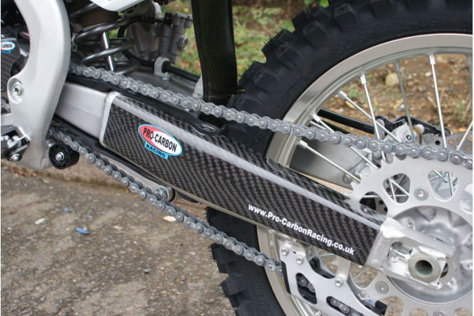 Paire de protections de bras oscillant en carbone PRO-CARBON HONDA CR 125 / 250 2002 - 2009 REF : H-SA-01 Paire de protections de bras oscillant en carbone PRO-CARBON HONDA CR 125 / 250 2002 - 2009 REF : H-SA-01