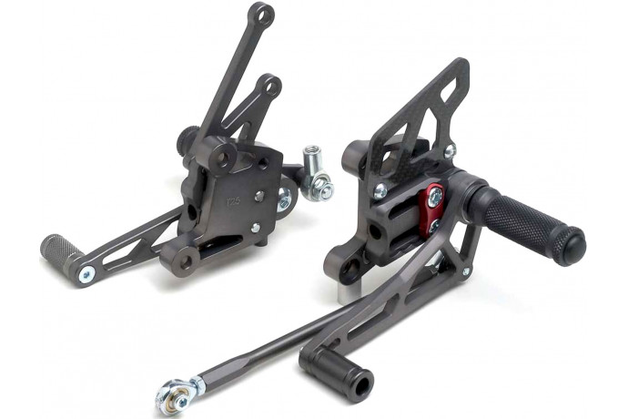 Commandes reculées LSL Couleur noir SUZUKI GSXR 600 / 750 / 1000 2000 - 2005 REF: Z118S097