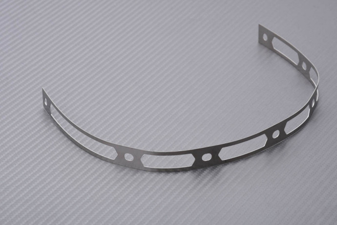 Embout d'échappement AKRAPOVIC en Carbone REF : V-EC27 Embout d'échappement AKRAPOVIC en Carbone REF : V-EC27