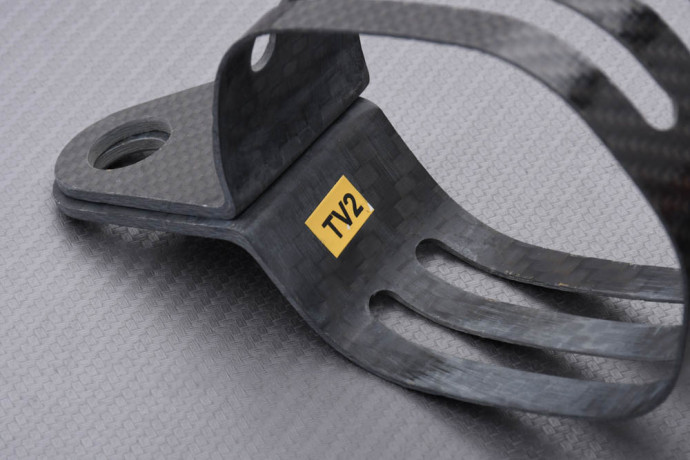 Collier d'échappement Off-Road AKRAPOVIC en Carbone HONDA CRF 250 R 2006 - 2007 REF : P-MCTV2 Collier d'échappement Off-Road AKRAPOVIC en Carbone HONDA CRF 250 R 2006 - 2007 REF : P-MCTV2