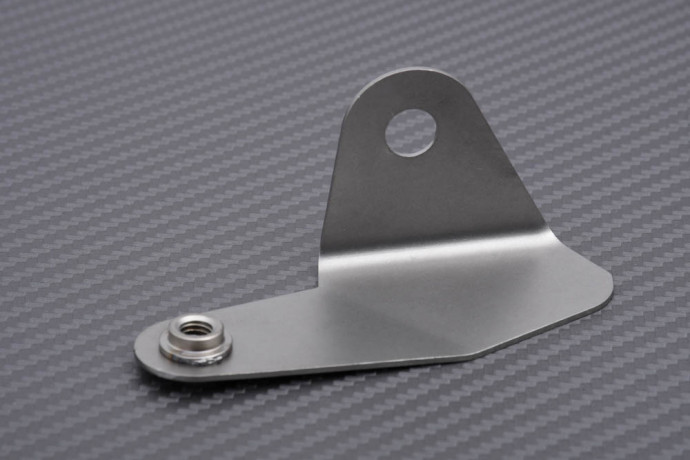 Patte de fixation d'échappement AKRAPOVIC KAWASAKI ZX6R 2007 - 2008 REF : P-X41 Patte de fixation d'échappement AKRAPOVIC KAWASAKI ZX6R 2007 - 2008 REF : P-X41