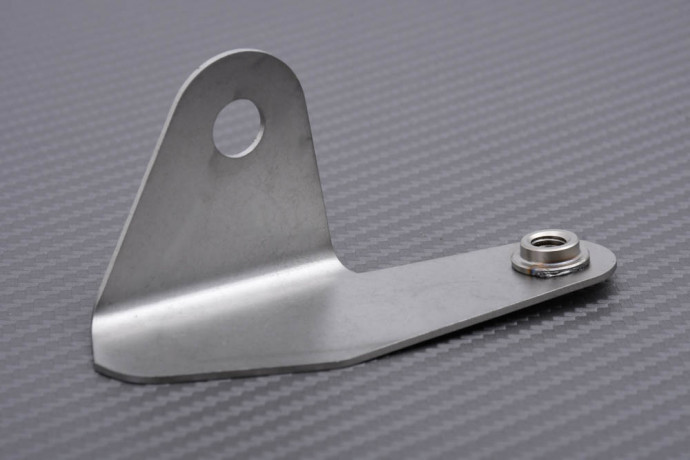 Patte de fixation d'échappement AKRAPOVIC KAWASAKI ZX6R 2007 - 2008 REF : P-X40 Patte de fixation d'échappement AKRAPOVIC KAWASAKI ZX6R 2007 - 2008 REF : P-X40