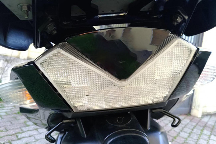 Luz de freno led con intermitentes integrados KAWASAKI ZZR 1400 / PERFORMANCE 2006 - 2021 Luz de freno led con intermitentes integrados KAWASAKI ZZR 1400 / PERFORMANCE 2006 - 2021