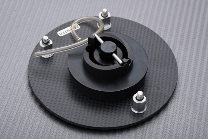 Trappe à essence 1/4 Tour carbone et aluminium TWM KAWASAKI REF : TKFP.03.N