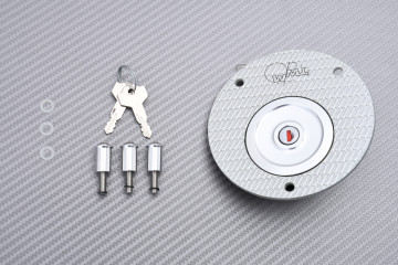 Trappe à essence en fibre d'argent et aluminium TWM avec clés SUZUKI 3 Trous REF : TSFSC.02.A