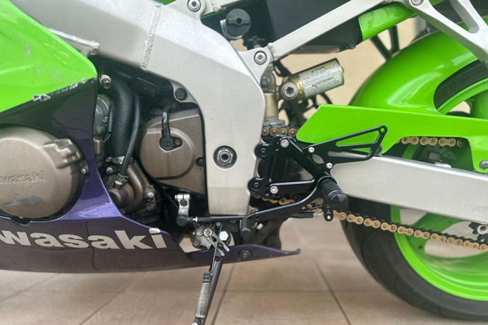 Platines Commandes Reculées KAWASAKI ZX6R / ZX9R 1998 - 2003 Platines Commandes Reculées KAWASAKI ZX6R / ZX9R 1998 - 2003