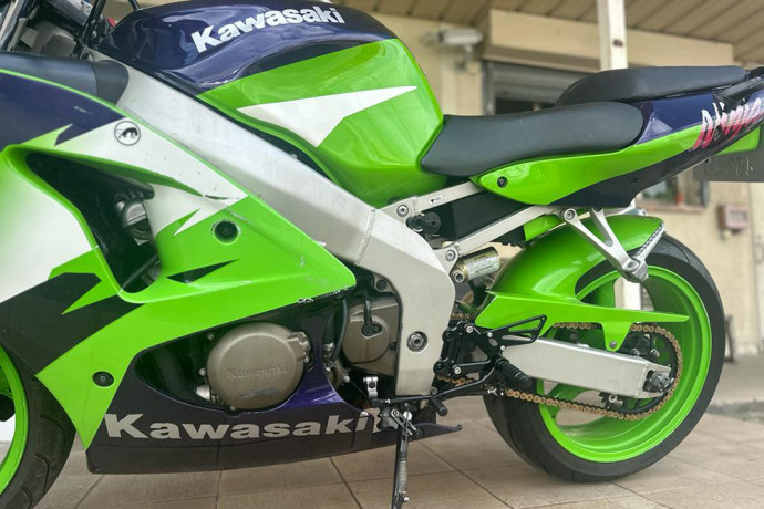 Platines Commandes Reculées KAWASAKI ZX6R / ZX9R 1998 - 2003 Platines Commandes Reculées KAWASAKI ZX6R / ZX9R 1998 - 2003