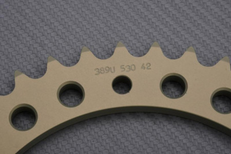 Couronne RENTHAL Ultra Light 530 TRIUMPH Sprint / Tiger / Daytona / Speed Triple 955i / 1050 / R / GT / SE 1997- 2018