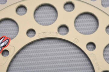 Corona RENTHAL Ultra Light 520 APRILIA RSV / RSV4 / Tuono / V4 / Dorsoduro / Shiver 750 / 900 / 1000 / 1100 1998 - 2023 Corona RENTHAL Ultra Light 520 APRILIA RSV / RSV4 / Tuono / V4 / Dorsoduro / Shiver 750 / 900 / 1000 / 1100 1998 - 2023