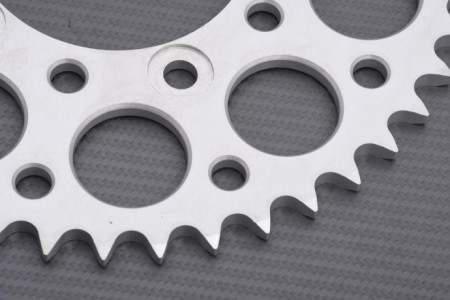 Couronne RENTHAL Light 525 SUZUKI SV / SVS / GSXR / GSF / Bandit 400 / 600 / 650 / 750 / 800 / 1100 1985 - 2007
