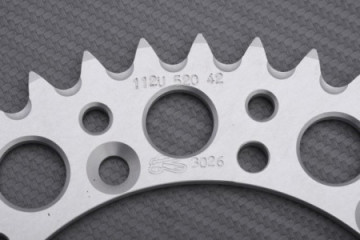 Couronne RENTHAL Ultra Light 520 KAWASAKI KLX / KX / KDX 200 / 220 / 300 / 500 / SUZUKI RMZ 250 1984 - 2006 Couronne RENTHAL Ultra Light 520 KAWASAKI KLX / KX / KDX 200 / 220 / 300 / 500 / SUZUKI RMZ 250 1984 - 2006