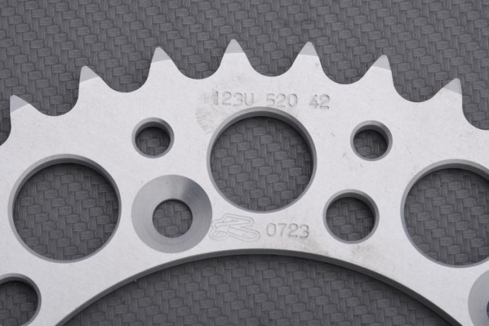 Couronne RENTHAL Ultra Light 520 SUZUKI DRZ / DR / TSR / RMZ / RMX / RM 125 / 250 / 350 / 450 / KAWASAKI KLX 400 1979 - 2018