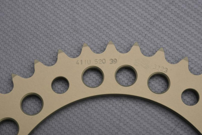 Couronne RENTHAL Ultra Light 520 HONDA CBR / 600 RR / 1000 RR SP1 / SP2 2003 - 2019 Couronne RENTHAL Ultra Light 520 HONDA CBR / 600 RR / 1000 RR SP1 / SP2 2003 - 2019