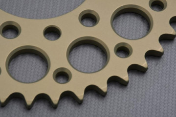 Couronne RENTHAL Ultra Light 525 KAWASAKI ZX6R / ZX7R / ZX9R / ZX10R / Z900 / Z1000 / SX / VERSYS 1000 1996 - 2023 Couronne RENTHAL Ultra Light 525 KAWASAKI ZX6R / ZX7R / ZX9R / ZX10R / Z900 / Z1000 / SX / VERSYS 1000 1996 - 2023