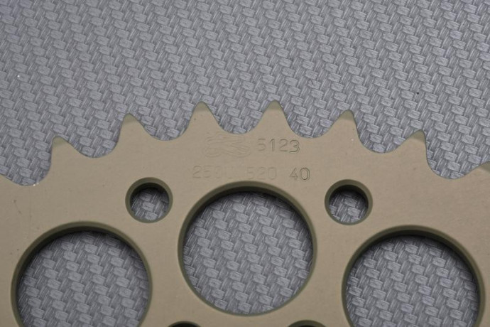 Rear Sprocket RENTHAL Ultra Light 520 MARVIC WHEELS / MARCHESINI RACE WHEELS 1992 - 1993 Rear Sprocket RENTHAL Ultra Light 520 MARVIC WHEELS / MARCHESINI RACE WHEELS 1992 - 1993