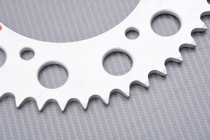 Corona RENTHAL Light 520 HONDA CBR / 600 RR / 1000 RR SP1 / SP2 2003 - 2019 Corona RENTHAL Light 520 HONDA CBR / 600 RR / 1000 RR SP1 / SP2 2003 - 2019