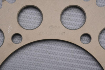 Couronne RENTHAL Light 520 SUZUKI GSXR 750 SRAD / KAWASAKI ZZR / ZXR 400 / 750 / ZX6R 1990 - 2004 Couronne RENTHAL Light 520 SUZUKI GSXR 750 SRAD / KAWASAKI ZZR / ZXR 400 / 750 / ZX6R 1990 - 2004
