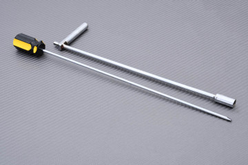 Tournevis bi-fonctions pour carburateurs