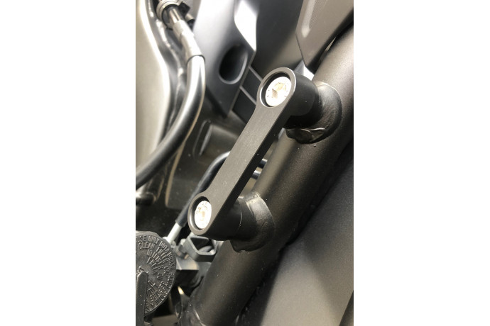 Obturateurs platines repose-pieds passager aluminium YAMAHA YZF R6 / R7 2017 - 2022