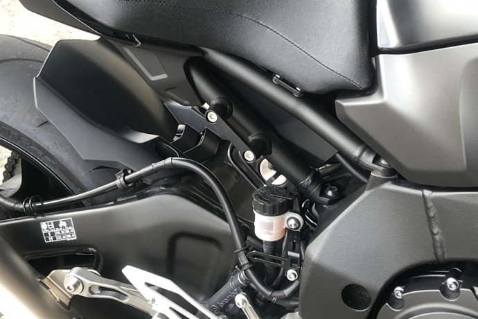 Obturadores estriberas reposapiés de pasajero de aluminio YAMAHA YZF R6 2008 - 2016 Obturadores estriberas reposapiés de pasajero de aluminio YAMAHA YZF R6 2008 - 2016