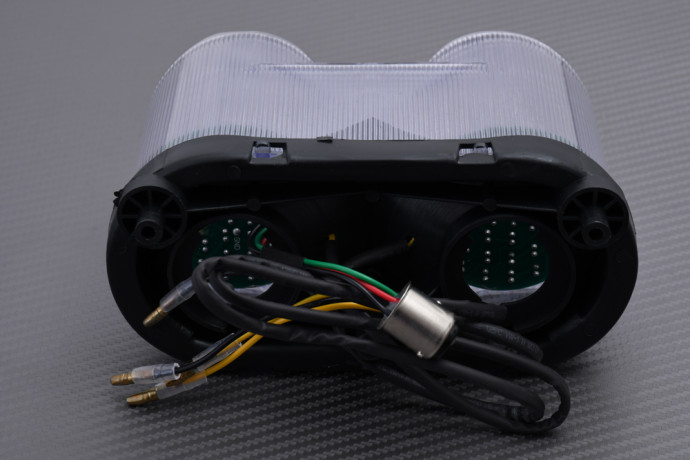 Fanale posteriore a LED "Plug & Play" con indicatori di direzioni integrati YAMAHA YZF R1 / FAZER 1000 2000 - 2005 Fanale posteriore a LED "Plug & Play" con indicatori di direzioni integrati YAMAHA YZF R1 / FAZER 1000 2000 - 2005
