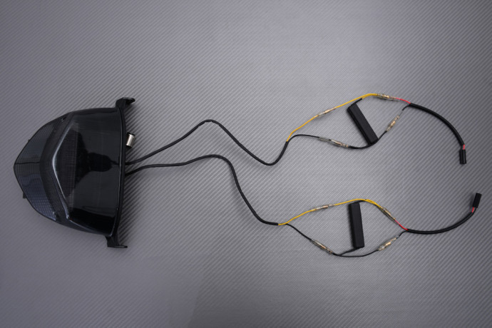 Fanale posteriore a LED "Plug & Play" con indicatori di direzioni integrati SUZUKI GSXR 600 / 750 2002 - 2003 Fanale posteriore a LED "Plug & Play" con indicatori di direzioni integrati SUZUKI GSXR 600 / 750 2002 - 2003