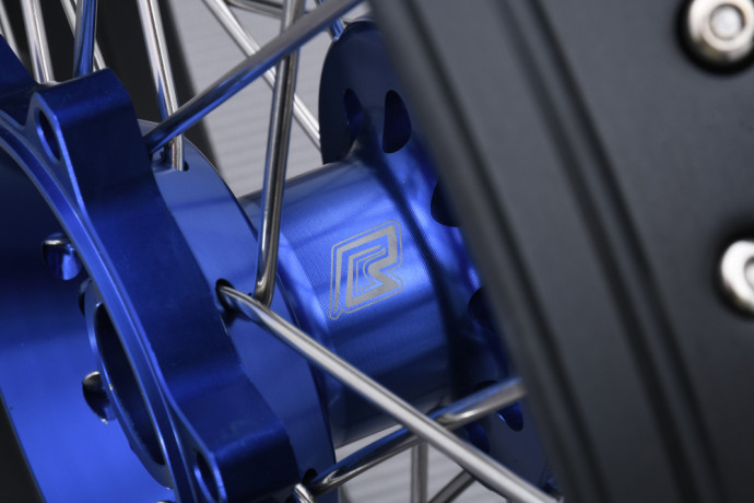 Cerchio anteriore 17'' Supermoto SUZUKI DR 650 S / SE 1996 - 2024 (3,5 x 17) Cerchio anteriore 17'' Supermoto SUZUKI DR 650 S / SE 1996 - 2024 (3,5 x 17)