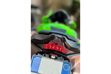 Feu Arrière à LED "Plug & Play" avec clignotants intégrés KAWASAKI ZX6R / ZX10R / Z400 / Z1000 2014 - 2023