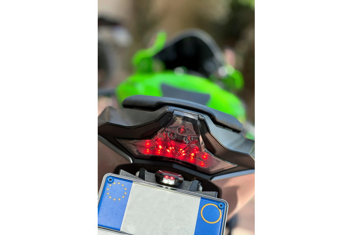 Feu Arrière à LED "Plug & Play" avec clignotants intégrés KAWASAKI ZX6R / ZX10R / Z400 / Z1000 2014 - 2023
