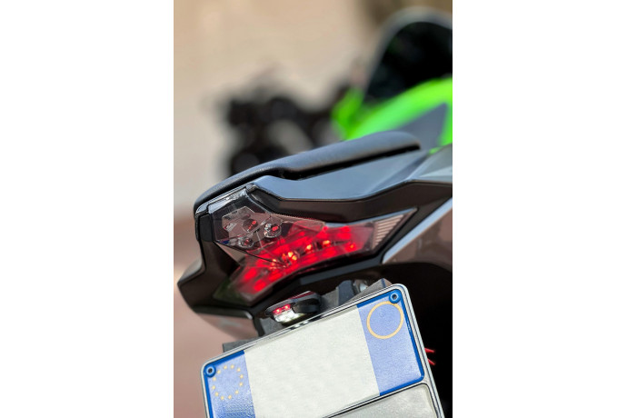 Piloto trasero LED "Plug & Play" con intermitentes integrados KAWASAKI ZX6R / ZX10R / Z400 / Z1000 2014 - 2023
