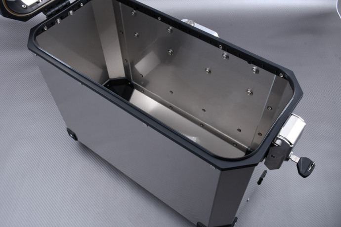 Pareja de Maletas laterales 78L en aluminio + kits de fijaciones específicas SUZUKI VSTROM DL 650 / XT 2017 - 2024 Pareja de Maletas laterales 78L en aluminio + kits de fijaciones específicas SUZUKI VSTROM DL 650 / XT 2017 - 2024