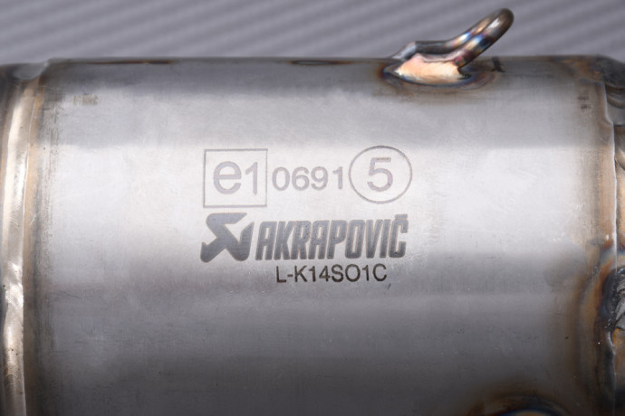 Mid pipe / Parr Zwischenrohr Street Legal AKRAPOVIC KAWASAKI ZZR 1400 2006 - 2007 Mid pipe / Parr Zwischenrohr Street Legal AKRAPOVIC KAWASAKI ZZR 1400 2006 - 2007
