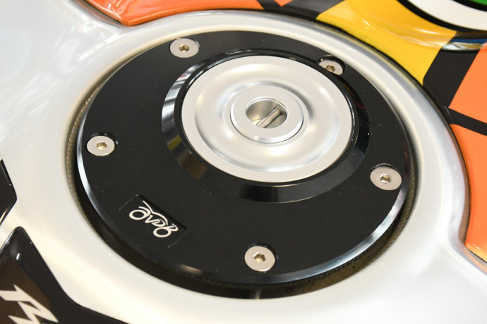 Tappo serbatoio 1/4 di giro apertura a chiave APRILIA RSV4 / RSV 1000 / TUONO Tappo serbatoio 1/4 di giro apertura a chiave APRILIA RSV4 / RSV 1000 / TUONO