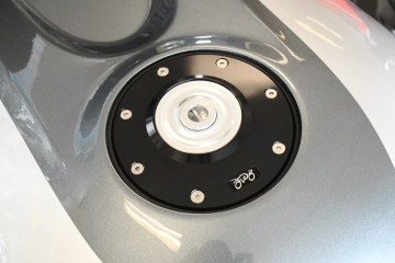 Tappo serbatoio 1/4 di giro apertura a chiave APRILIA RSV4 / RSV 1000 / TUONO Tappo serbatoio 1/4 di giro apertura a chiave APRILIA RSV4 / RSV 1000 / TUONO