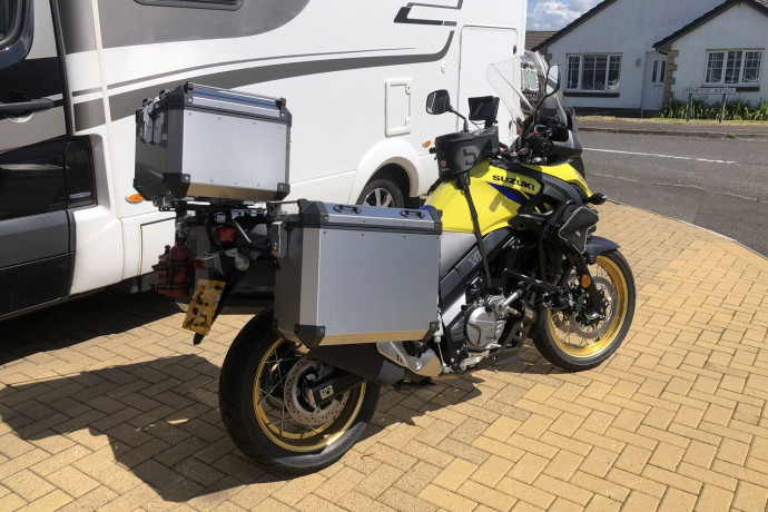 Trio Seitenkoffer 110L + Top-Case + spezifische Befestigungskits SUZUKI VSTROM DL 650 / XT 2017 - 2024