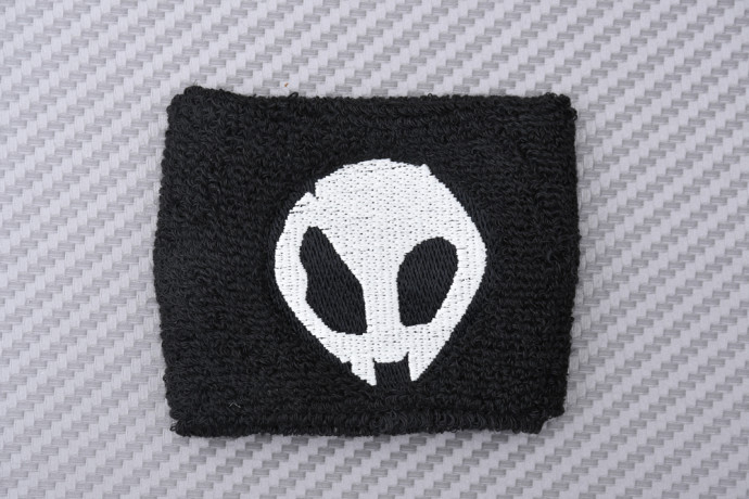 Pulsera para el depósito del líquido de freno / embrague BMW - Modelo ALIEN Pulsera para el depósito del líquido de freno / embrague BMW - Modelo ALIEN