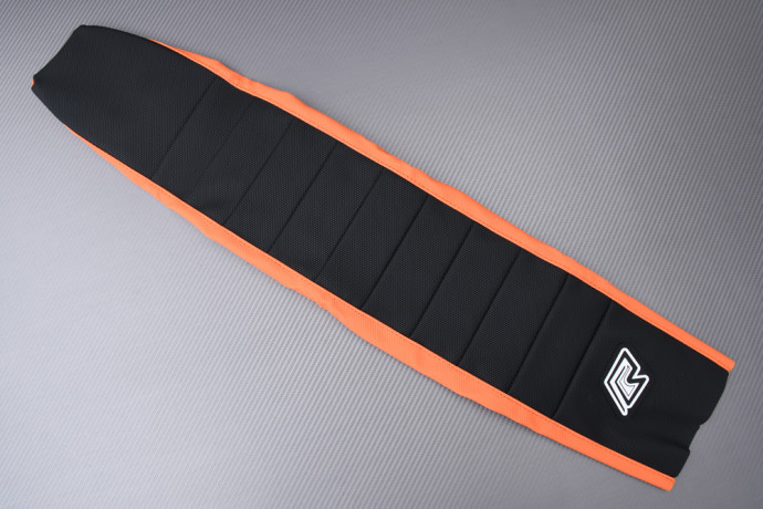 Housse de selle moto Cross / Enduro KTM XC / SX 125 / 150 / 250 / 300 2017 - 2018 Housse de selle moto Cross / Enduro KTM XC / SX 125 / 150 / 250 / 300 2017 - 2018
