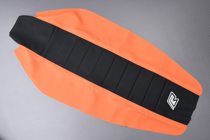 Housse de selle moto Cross / Enduro KTM XC / SX 125 / 150 / 250 / 300 2017 - 2018 Housse de selle moto Cross / Enduro KTM XC / SX 125 / 150 / 250 / 300 2017 - 2018