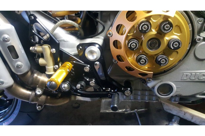 Platines Commandes Reculées nombreuses DUCATI MONSTER Platines Commandes Reculées nombreuses DUCATI MONSTER