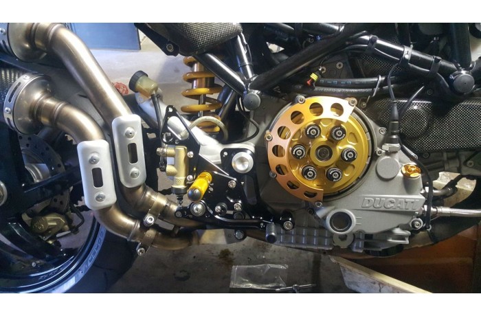 Estriberas retrasadas regulables numerosas DUCATI MONSTER Estriberas retrasadas regulables numerosas DUCATI MONSTER