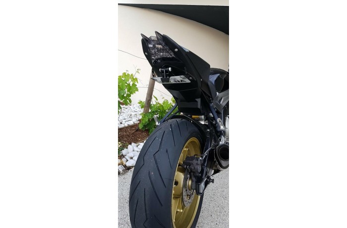 Luz de freno led con intermitentes integrados BMW S1000R / S1000RR / HP4 2010 - 2019 Luz de freno led con intermitentes integrados BMW S1000R / S1000RR / HP4 2010 - 2019