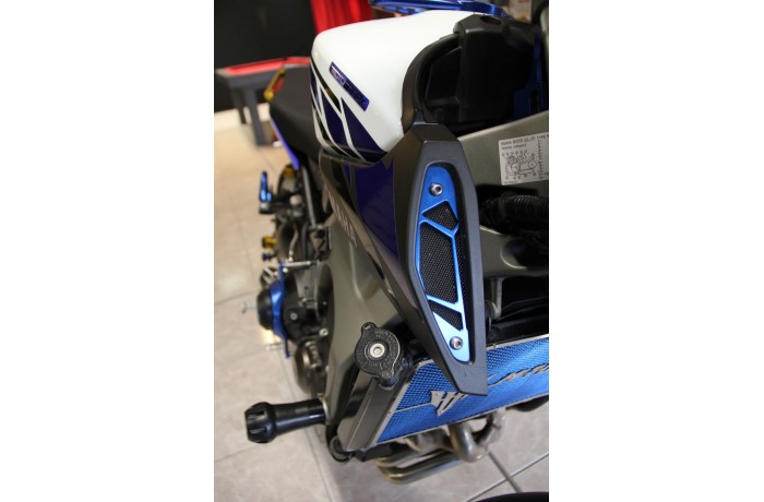 Embellecedores bocas entrada de aire YAMAHA MT09 / FZ09 2013 - 2016 Embellecedores bocas entrada de aire YAMAHA MT09 / FZ09 2013 - 2016