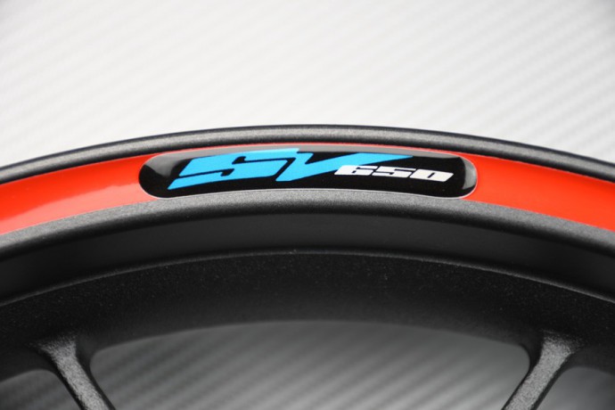 Stickers bord de jantes SUZUKI - Logo SV 650 Stickers bord de jantes SUZUKI - Logo SV 650