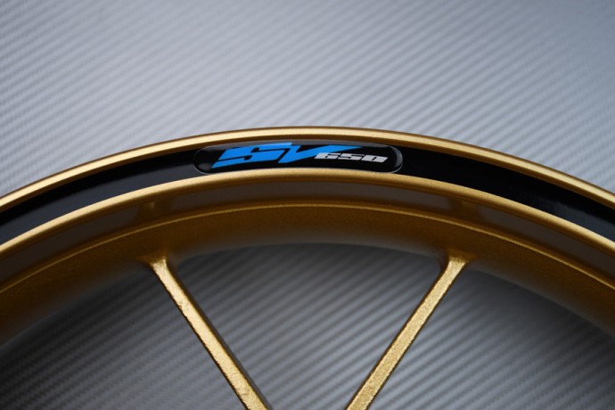 Stickers bordo cerchioni SUZUKI - Logo SV 650 Stickers bordo cerchioni SUZUKI - Logo SV 650