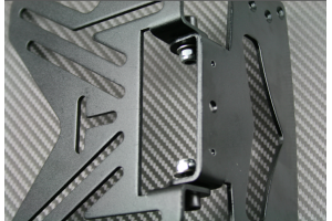 Portamatrícula universal reclinable adaptable